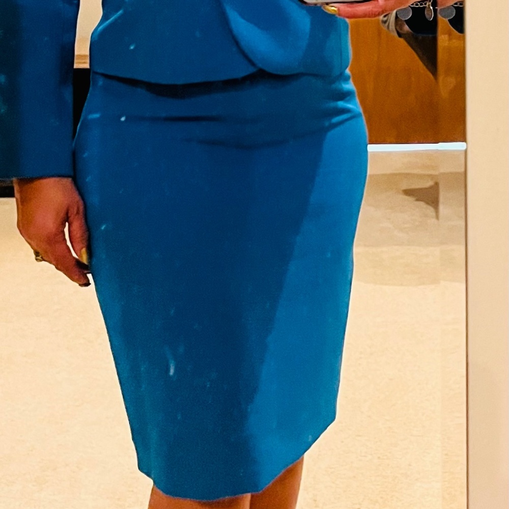Women suits by Tahari - Picture 3 of 7